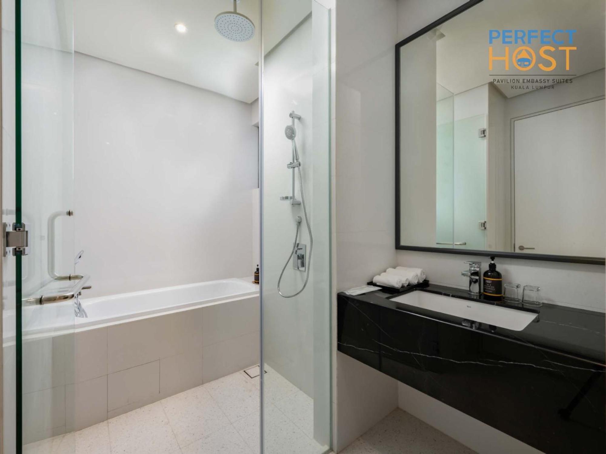 Pavilion Embassy Suites Kl By Perfect Host Kuala Lumpur Room photo