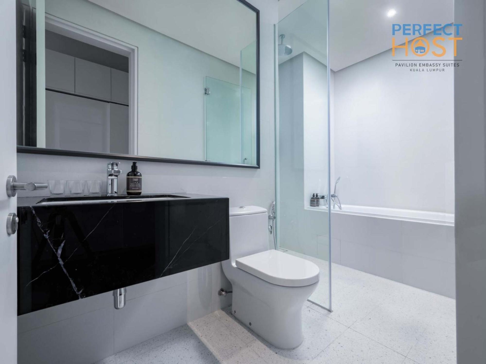 Pavilion Embassy Suites Kl By Perfect Host Kuala Lumpur Room photo