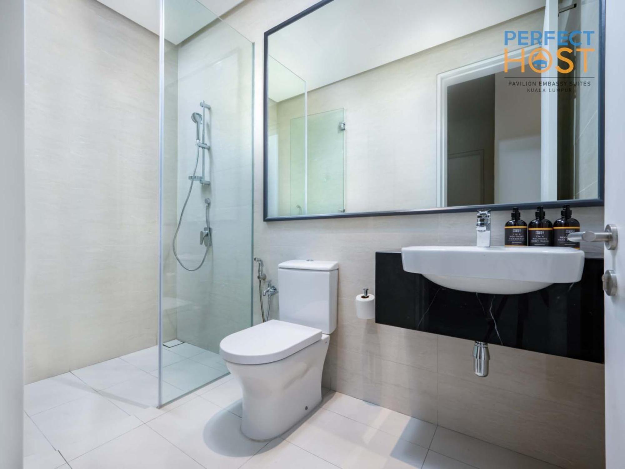 Pavilion Embassy Suites Kl By Perfect Host Kuala Lumpur Room photo