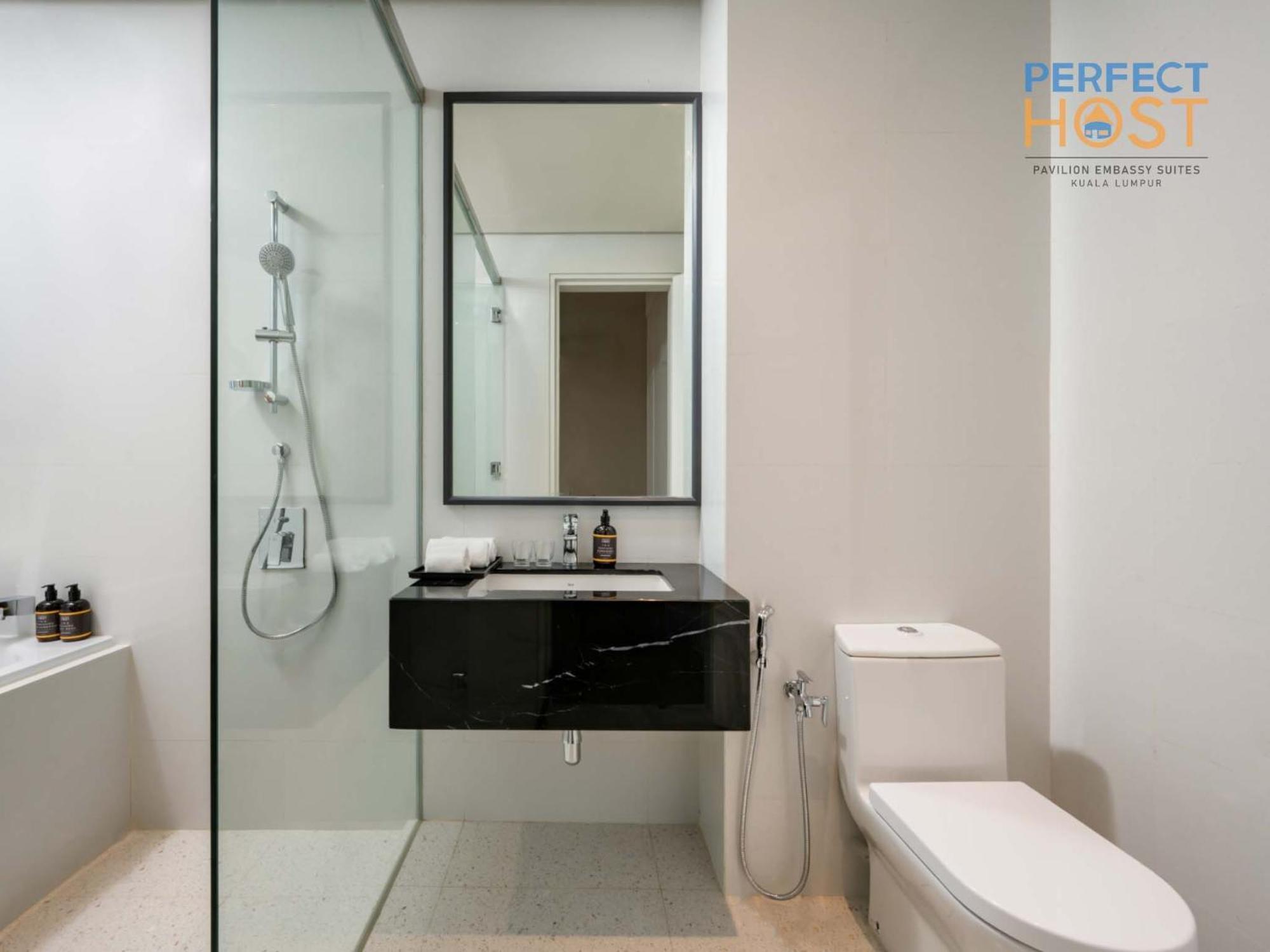 Pavilion Embassy Suites Kl By Perfect Host Kuala Lumpur Room photo