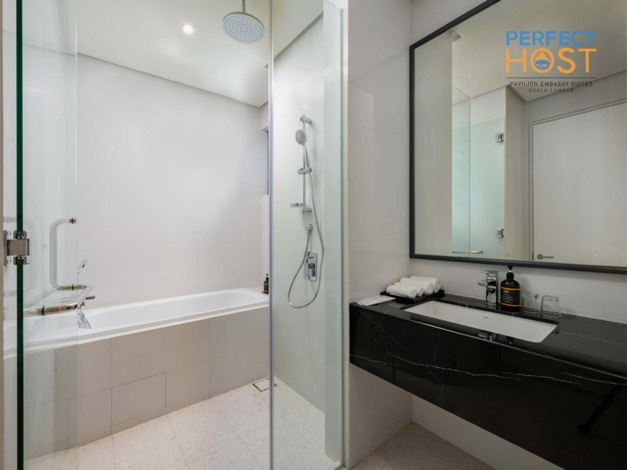 Pavilion Embassy Suites Kl By Perfect Host Kuala Lumpur Room photo