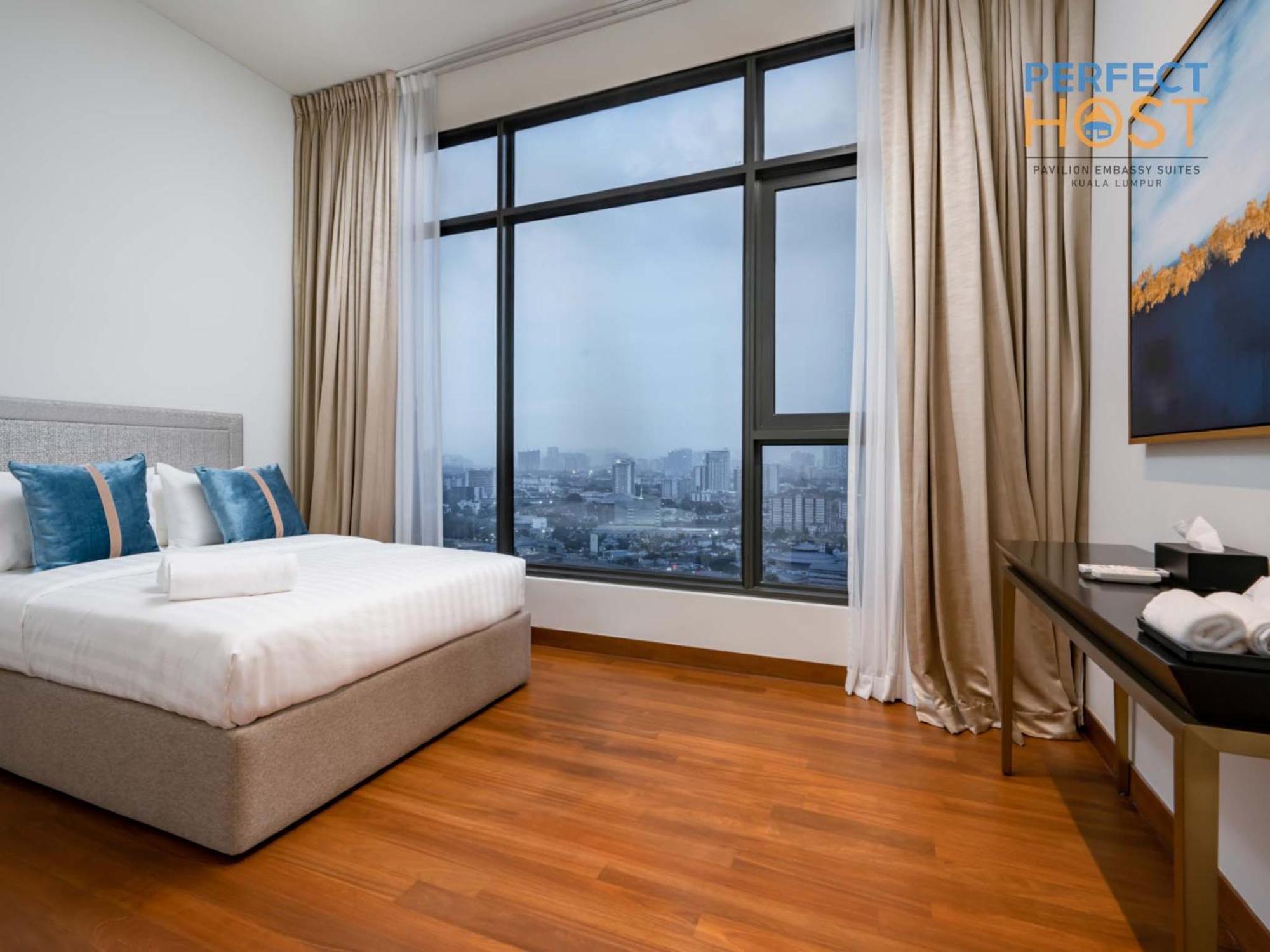 Pavilion Embassy Suites Kl By Perfect Host Kuala Lumpur Room photo